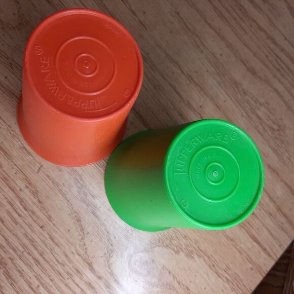 2  Vintage Tupperware Plastic Kids Cups Orange 109-38 Green 109-33 no lids Retro - Picture 5 of 6